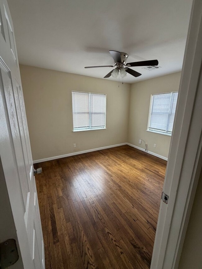 Building Photo - 1416 N Oklahoma Ave