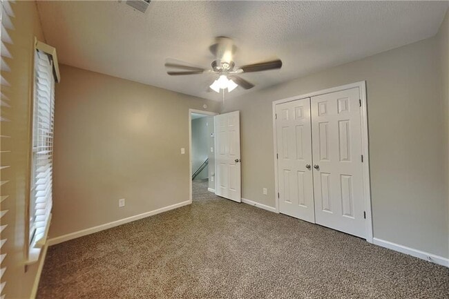 Building Photo - 32 Camden Woods Pl
