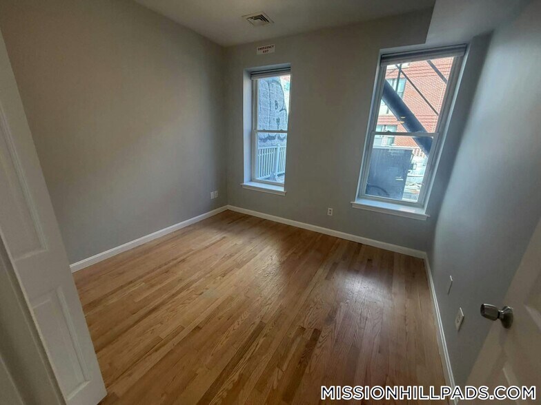Building Photo - 1429 Tremont St