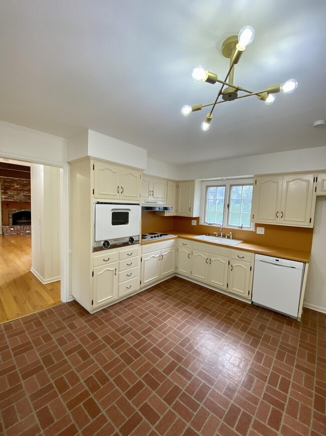 Building Photo - 9136 Switzer St