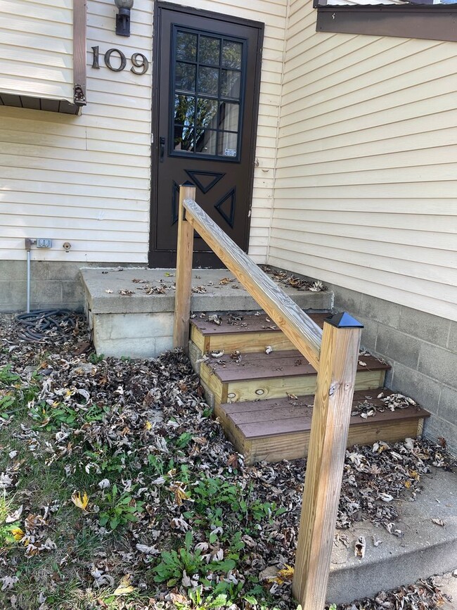 Building Photo - Large, Quiet Home In Englewood (Union) - N...