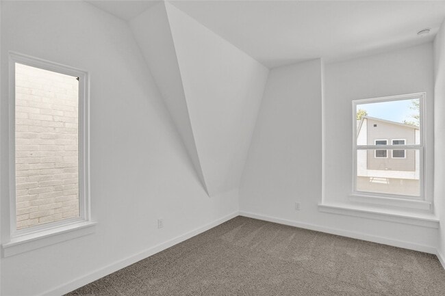 Building Photo - 312 Oakbend Dr