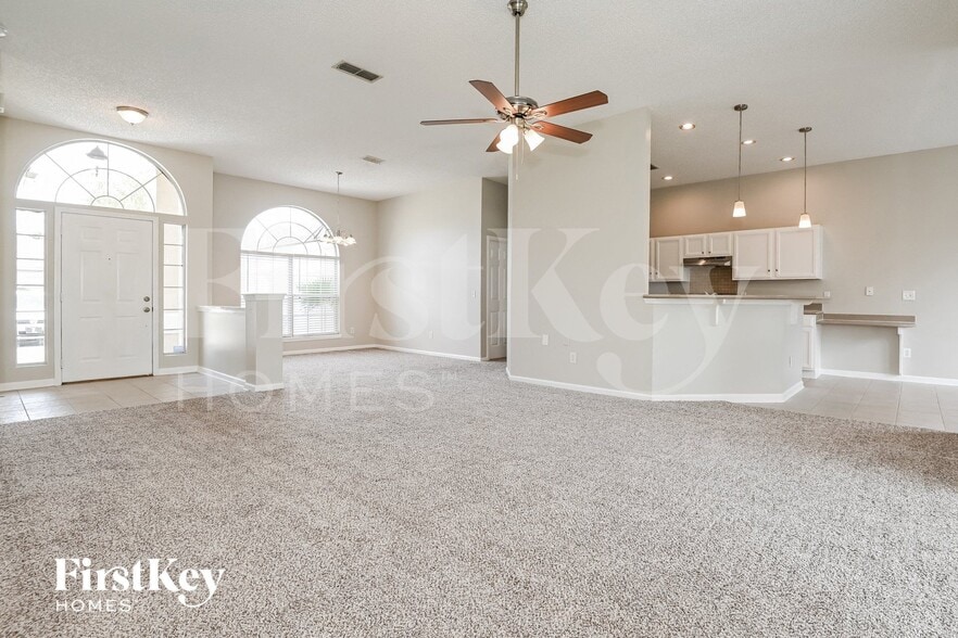 Building Photo - 2352 Longmont Dr