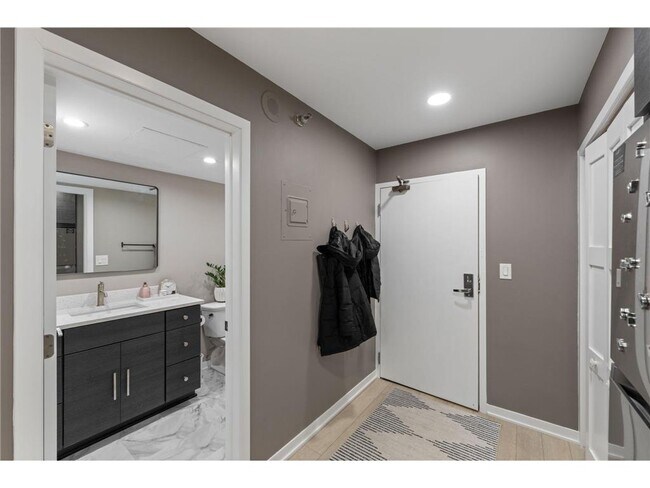 Building Photo - 20 NE 2nd St