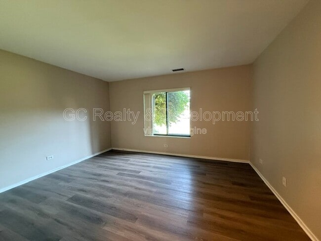 Building Photo - 621 Tralee Ct