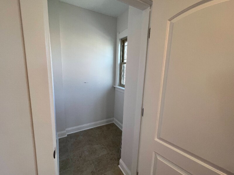 Building Photo - 6018 N Melvina Ave