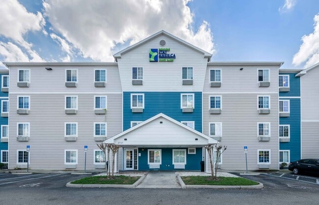 Building Photo - 2727 S Orlando Dr
