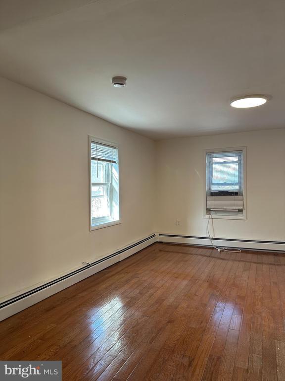 Building Photo - 1220 Pine St