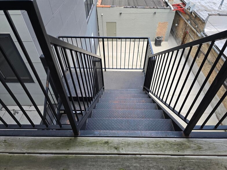 Building Photo - 4414 N Clark St