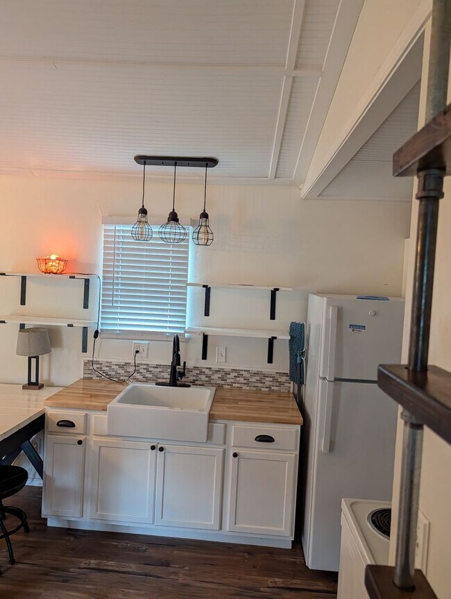 Building Photo - 181 Honeysuckle Ln