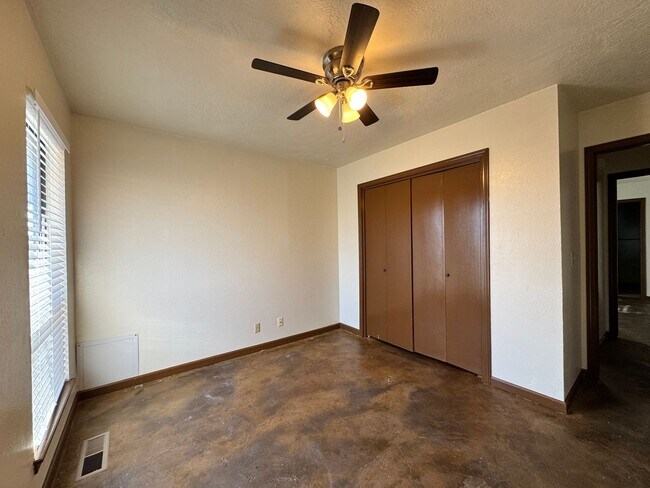 Building Photo - NW 7th Duplex