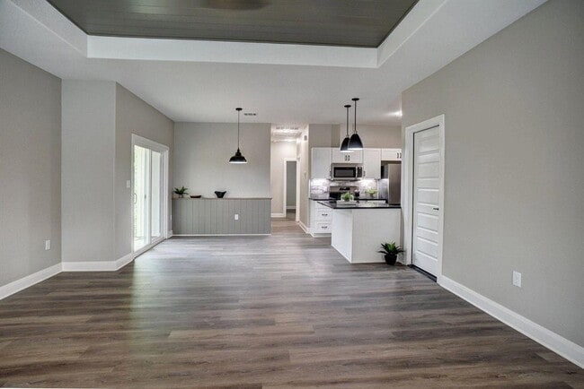 Building Photo - 121 S Kanaio Dr