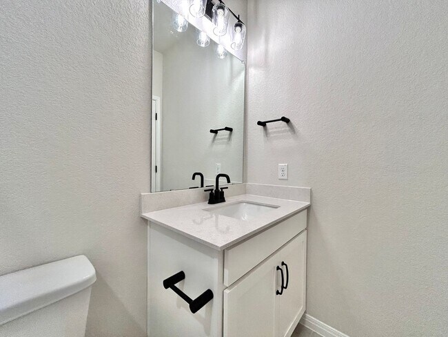 Building Photo - Spacious Modern 4/BR 3/BA Home with Stunning Features!