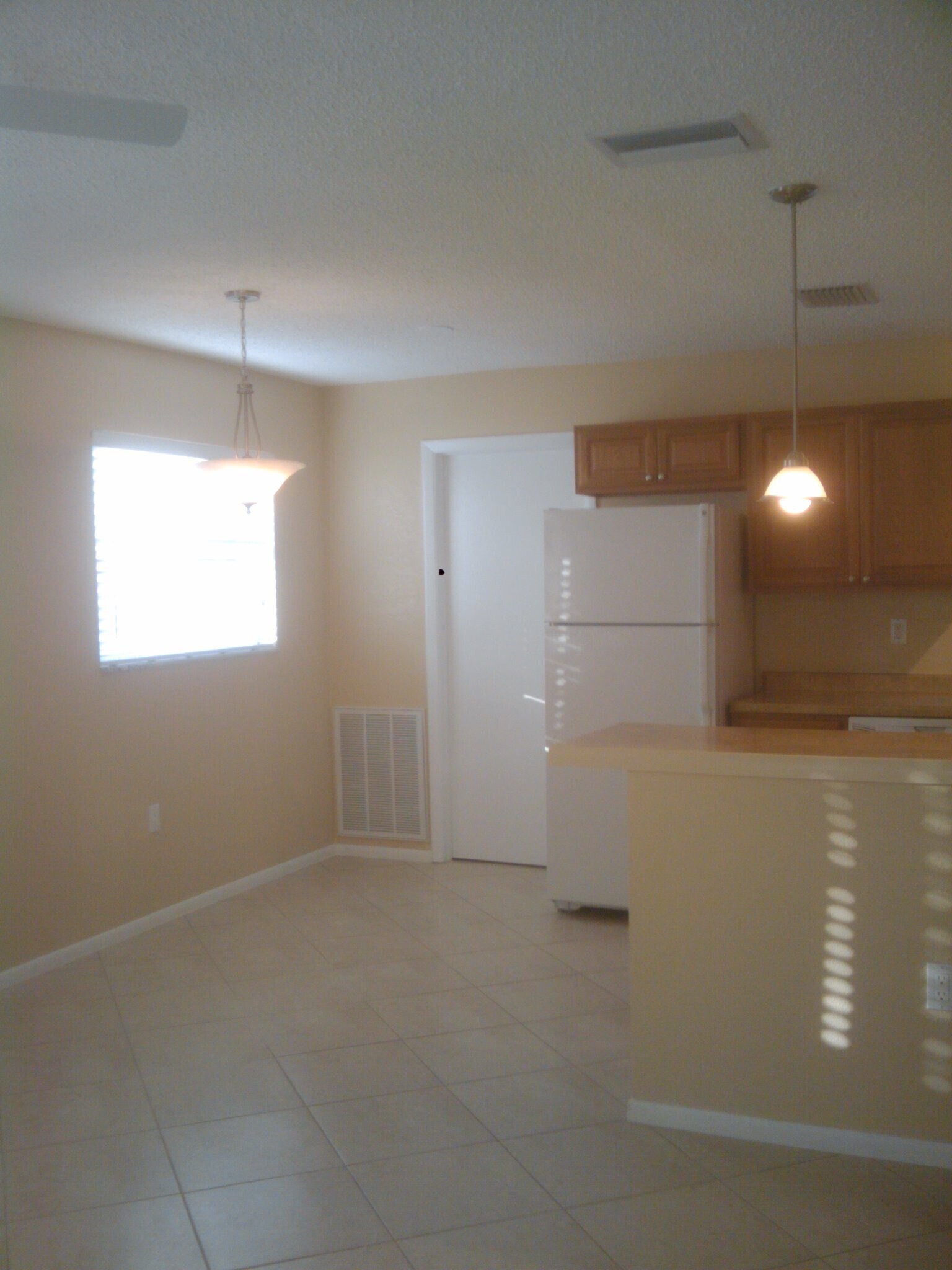 Building Photo - 247 Royal Palms Dr