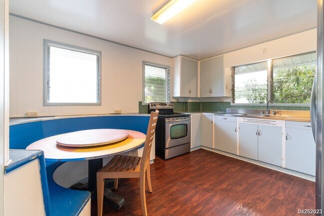 Building Photo - 3 Bedroom 1 Bath - Pets Negotiable - $2,800 - 1288 Kaluawa Street