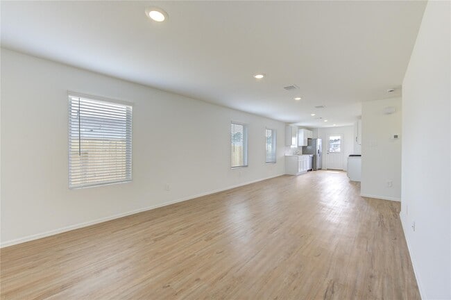 Building Photo - 617 Roaring Fls Dr