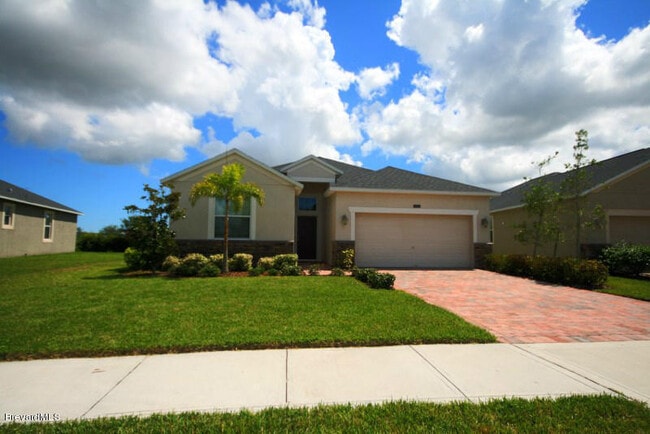 Building Photo - 5864 Trieda Dr
