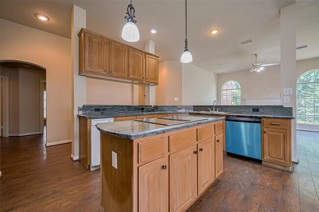 Building Photo - 8814 Fairbloom Ln