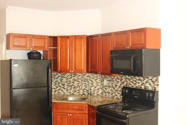 Building Photo - 2233 Reed St