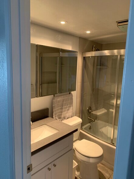 Bathroom - 4062 Georgia St