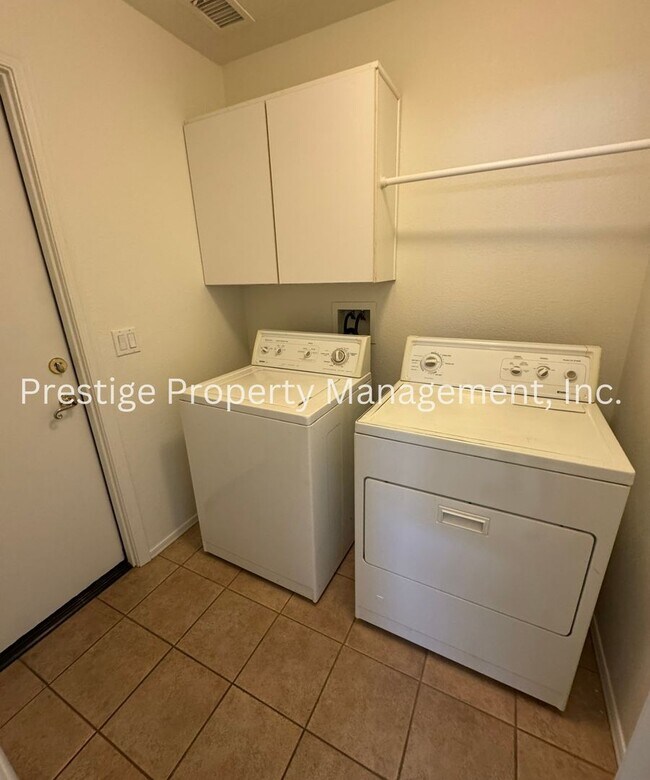 Building Photo - Charming All Tile 4/2 Rita Ranch Home