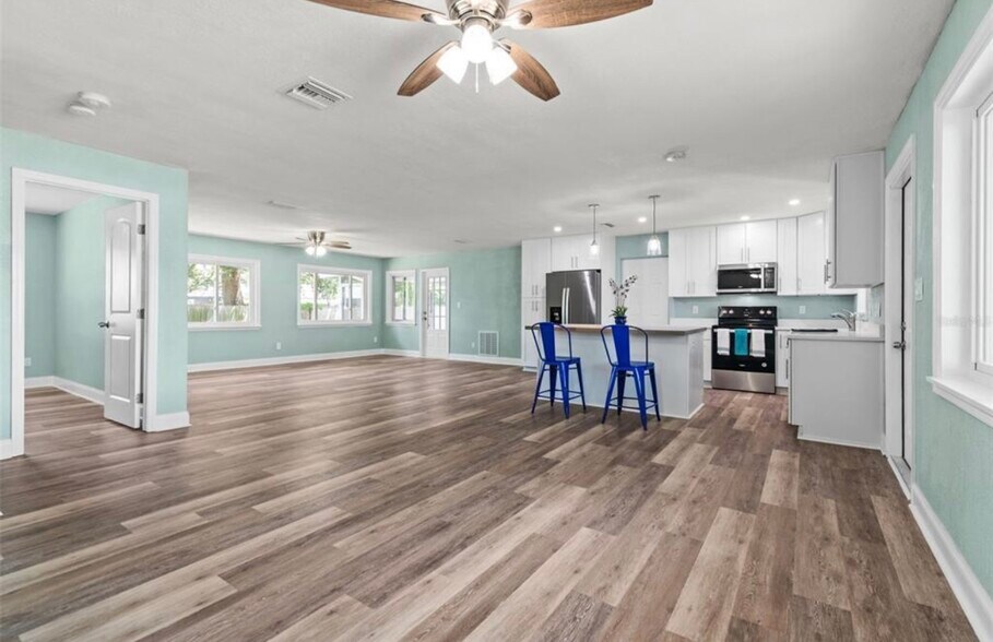 Building Photo - 11615 Park Blvd