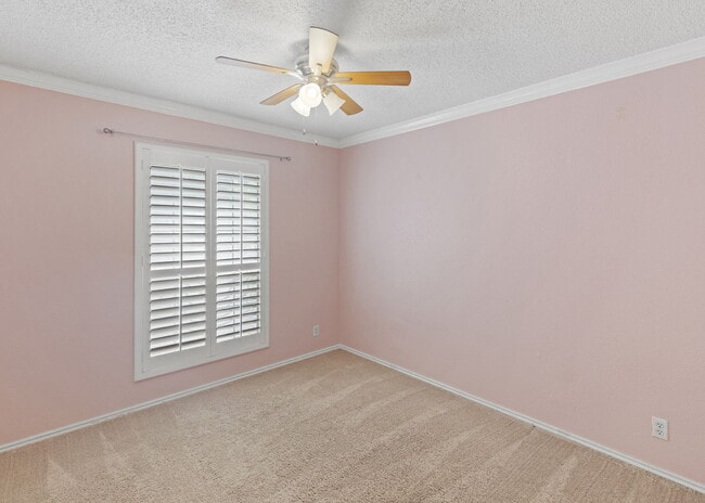 Building Photo - "Spacious 3-Bed Sanctuary with 2.5 Baths o...