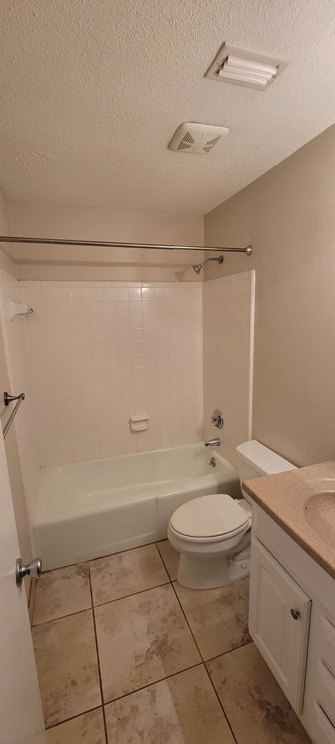 Building Photo - 2220 NW 14th Ave