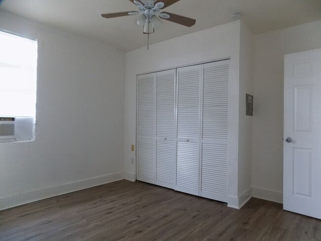 Building Photo - 669 W Osceola St