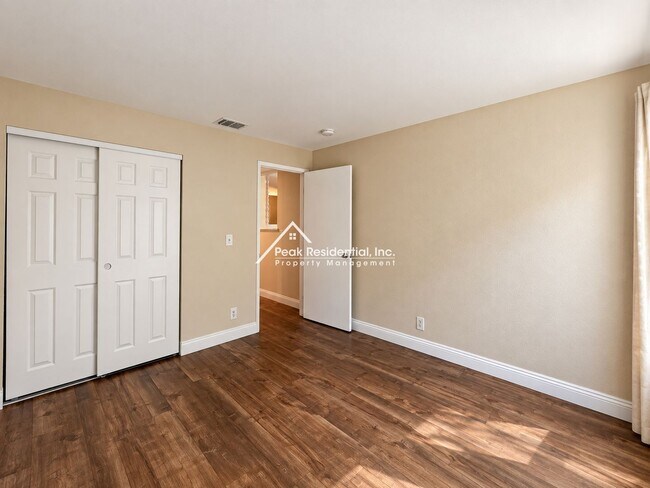 Building Photo - 8330 Crossoak Way