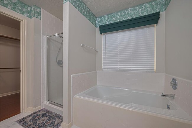 Building Photo - 6607 Bayou Crest Dr