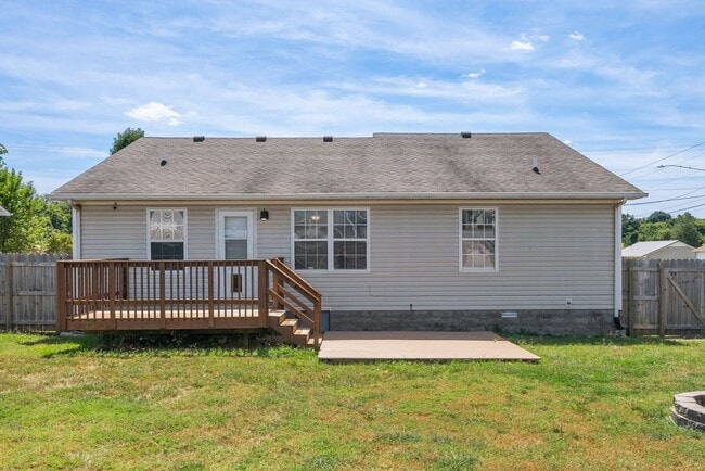 Building Photo - Oak Grove Cutie for Rent! PET FRIENDLY