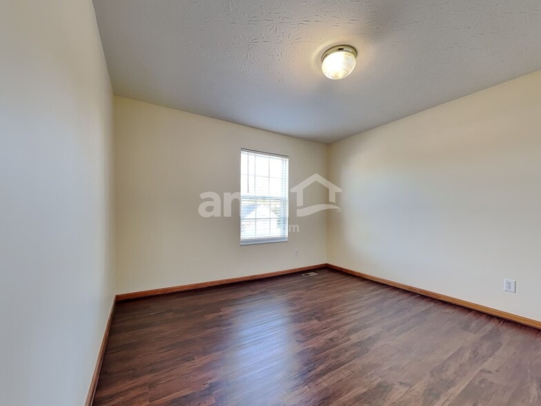 Building Photo - 6088 Lakewood Dr