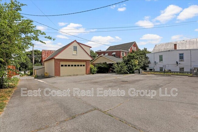 Building Photo - 805 S Potomac St