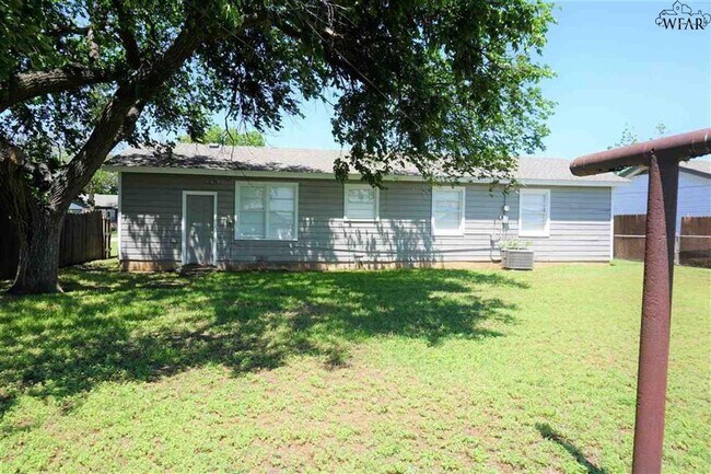 Building Photo - 3 Bedroom Iowa Park Home