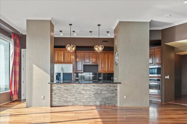 Building Photo - 360 E Desert Inn Rd