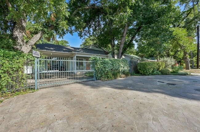 Building Photo - 4006 Lewis Ln