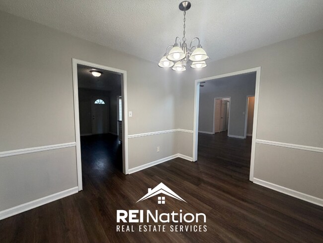 Building Photo - ACT FAST! 3BR/2BA in Birmingham | Vaulted Ceilings & Fireplace | 2-Car Garage!