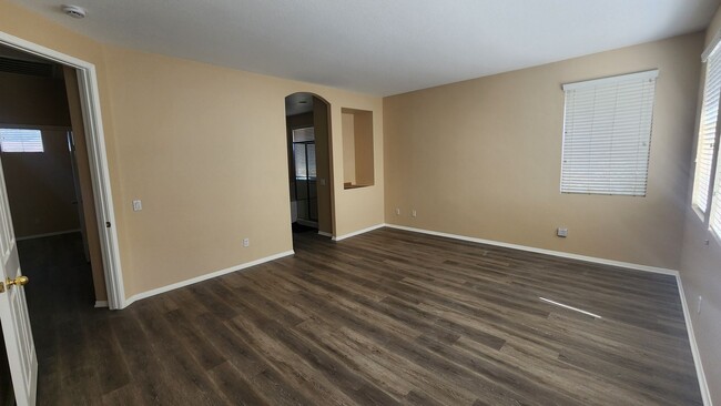 Building Photo - Gorgeous 5 Bedroom w/ Downstairs bedroom! ...