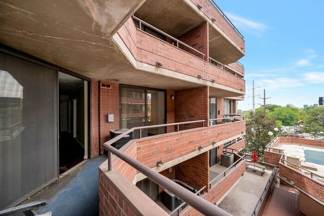 Building Photo - Modern Downtown Condo with Secure Access at Arlington Place