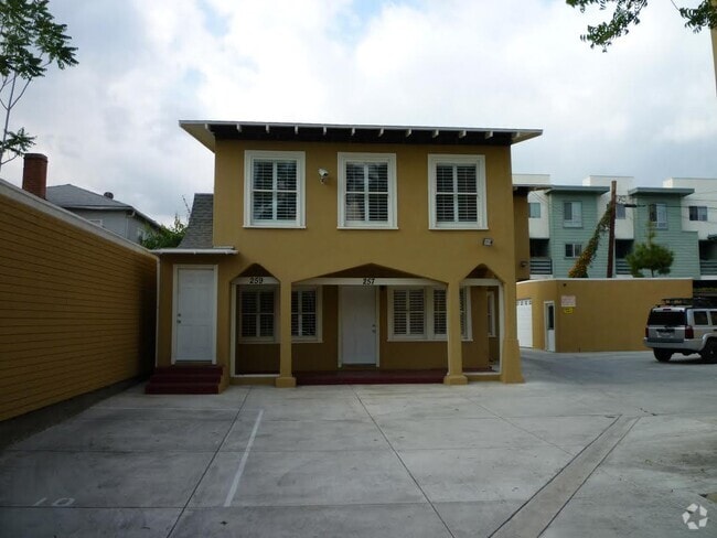Building Photo - 257 Parke St