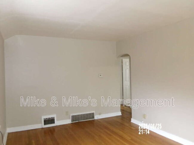 Building Photo - 1202 W Hope Ave