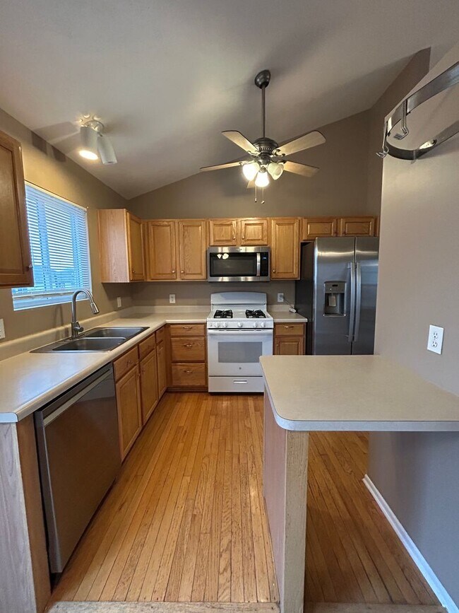 Building Photo - Spacious Split Level Living in Millard with a Backyard You’ll Love