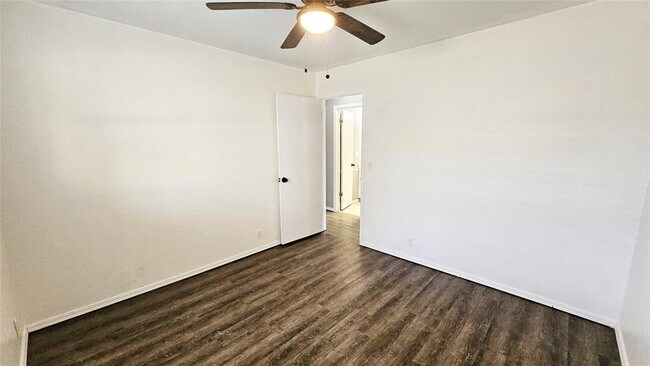 Building Photo - 9005 Tracy Dr