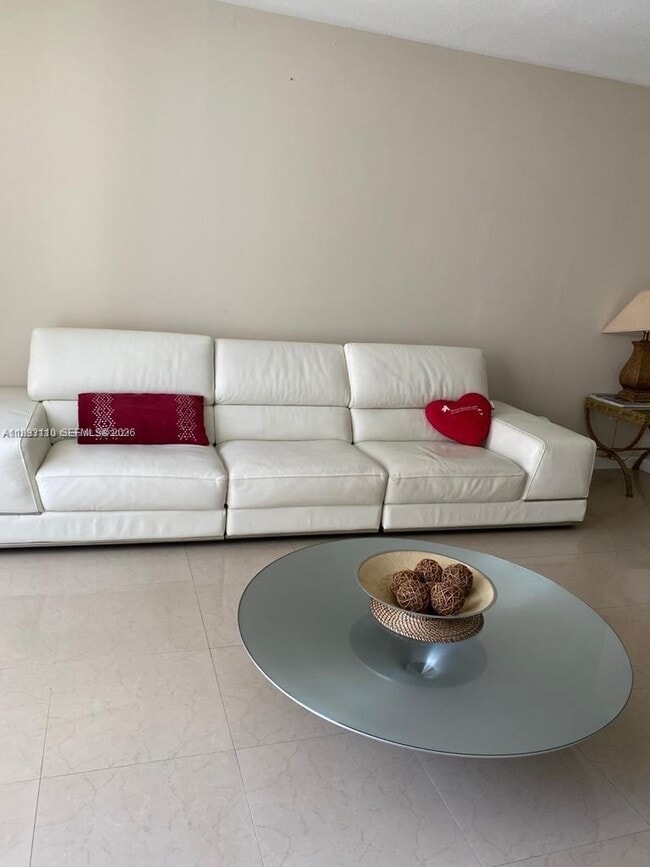 Building Photo - 2775 NE 187th St