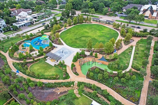 Building Photo - 4626 Evergreen St