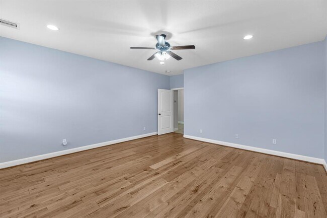 Building Photo - 4857 Dutton Lake Dr