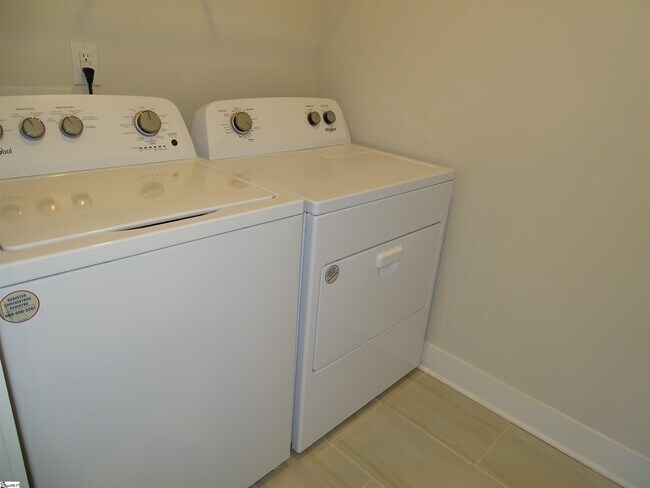 Building Photo - 146 Bromes Way