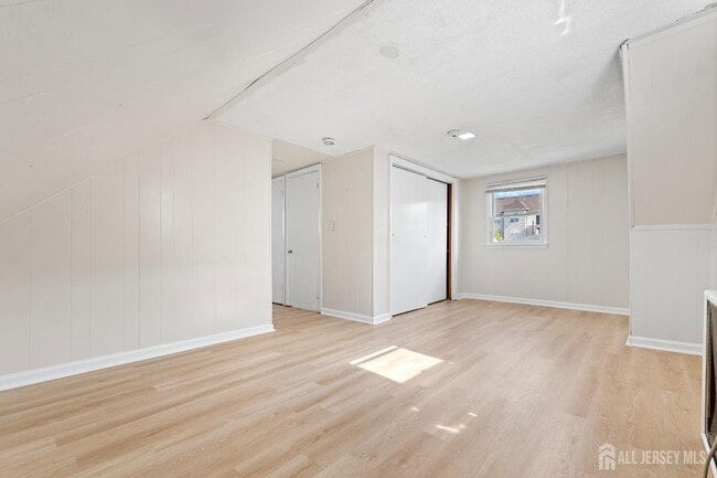 Building Photo - 28 St Ann St