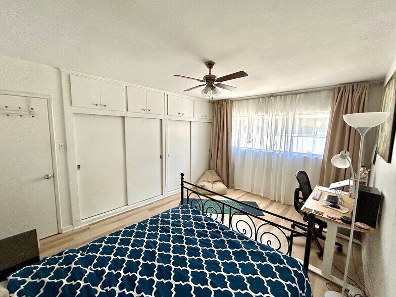 Building Photo - 800 N Eucalyptus Ave